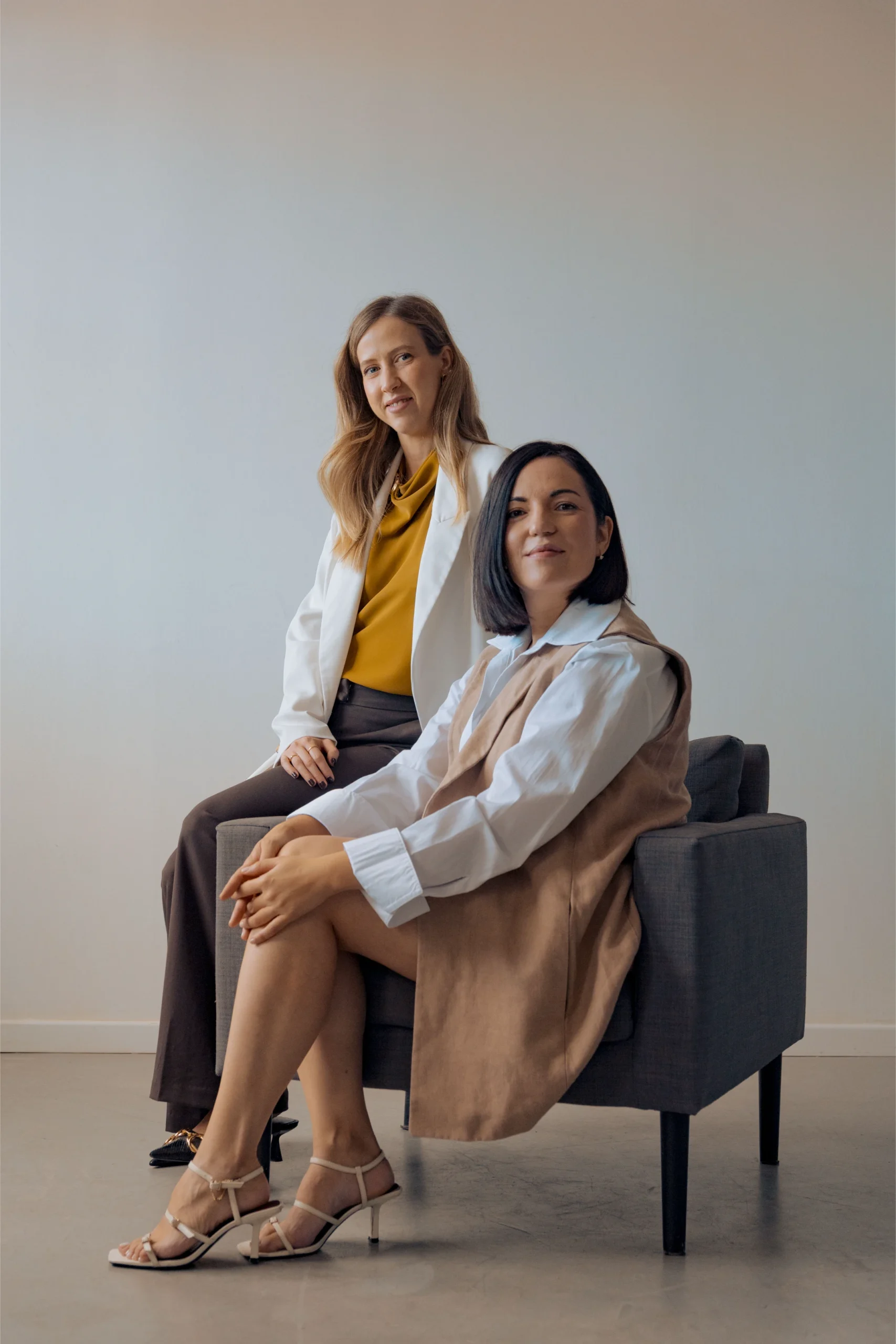 Lola Guzmán y la Dra. Marina Martínez, fundadoras de Clínica Honesi